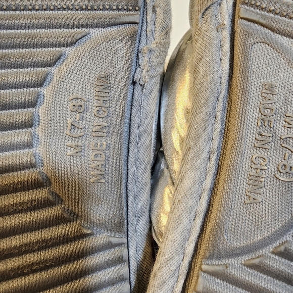 Nordstron Metalic Silver Puffer slippers size 7-8 - Picture 6 of 9